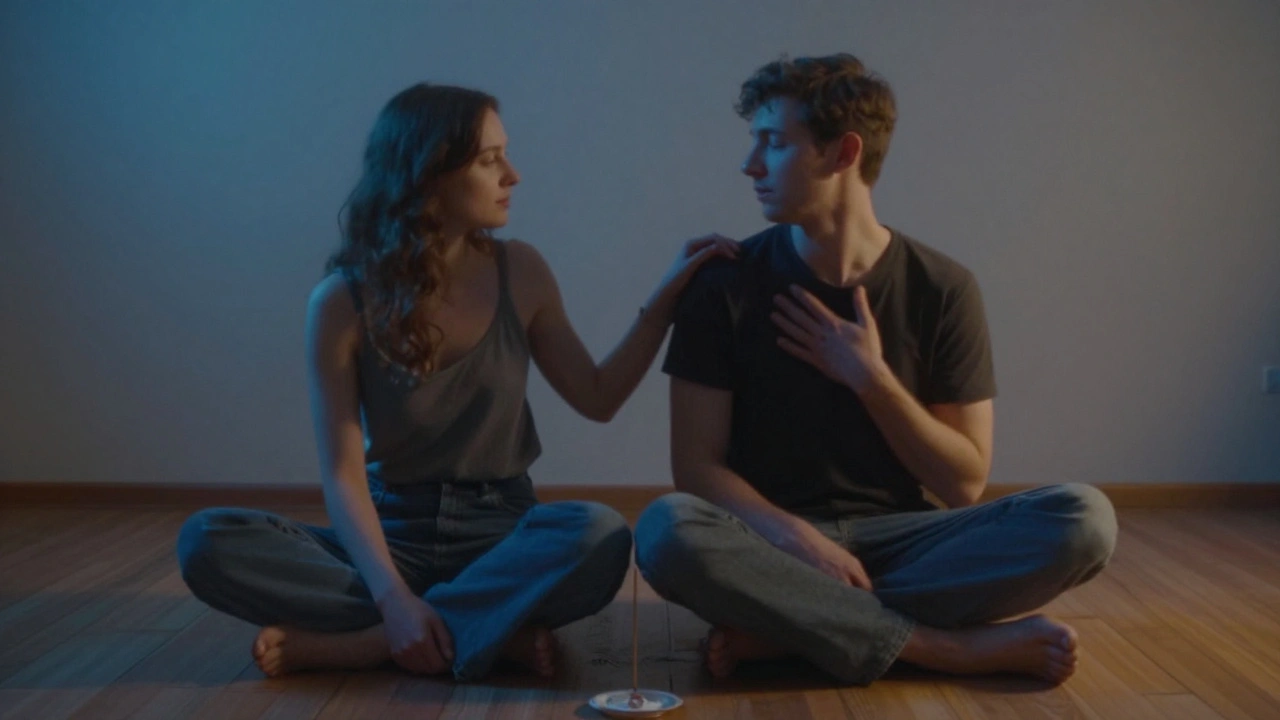 Dvojice synchronizuje dech, jejich hrudník se pohybuje v tiché harmonii.